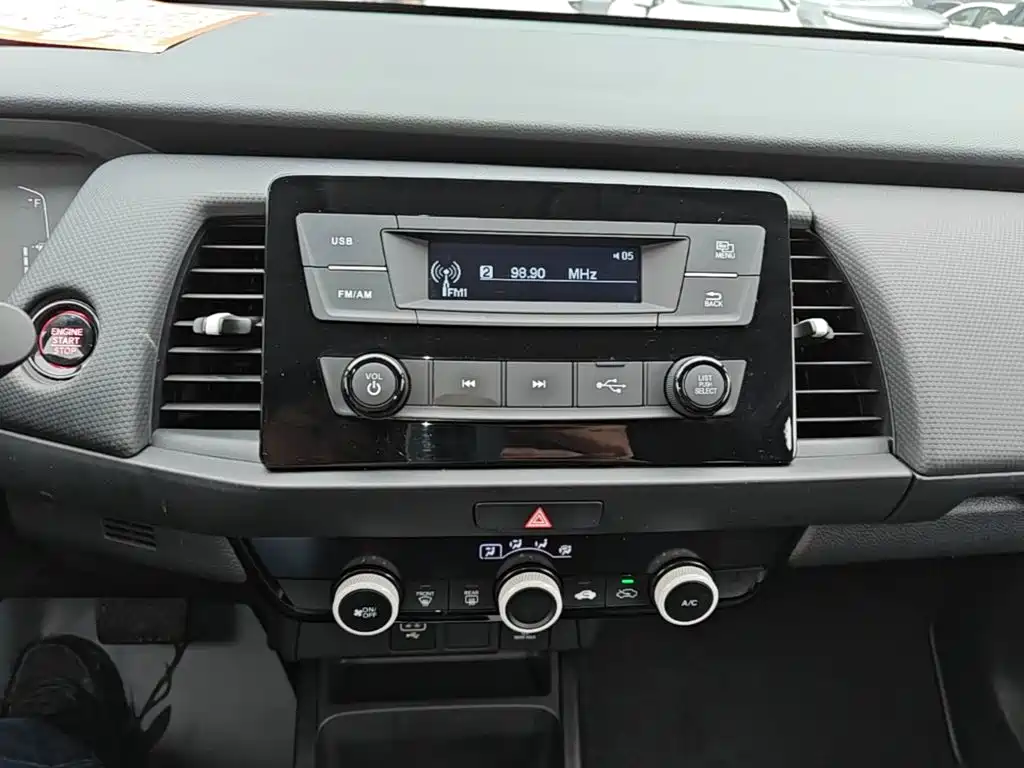 Honda Fit — фото 13