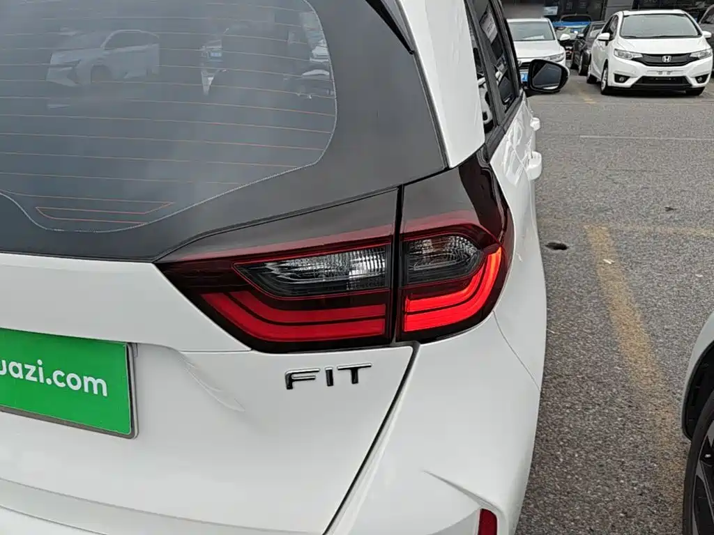 Honda Fit — фото 8