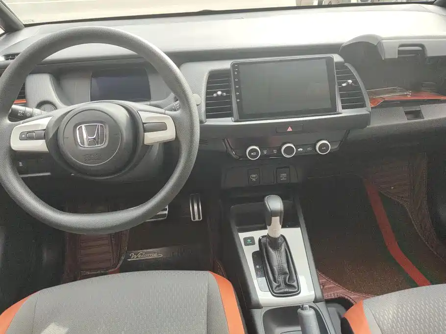 Honda Fit — фото 11
