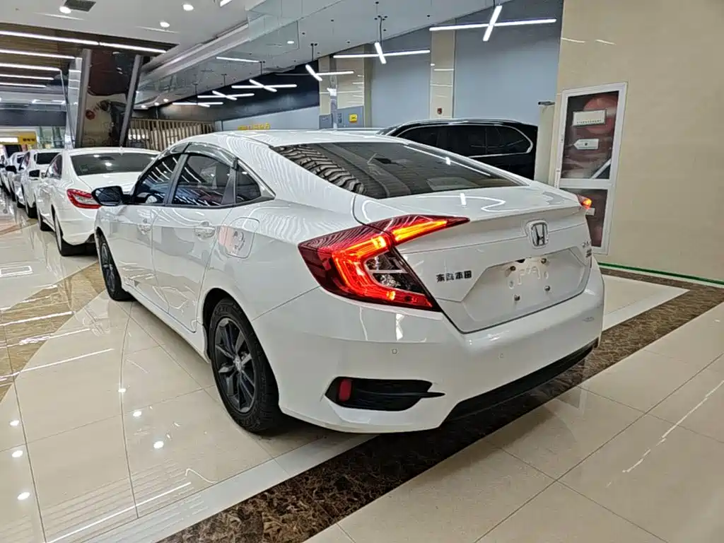 Honda Civic — фото 5