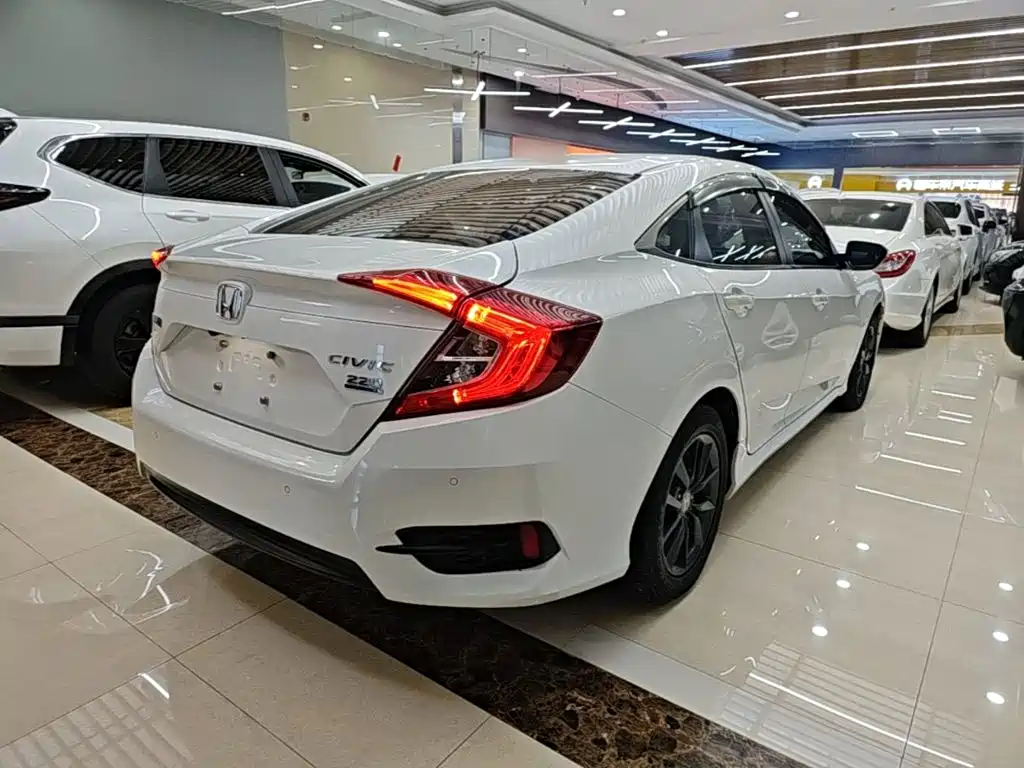 Honda Civic — фото 7