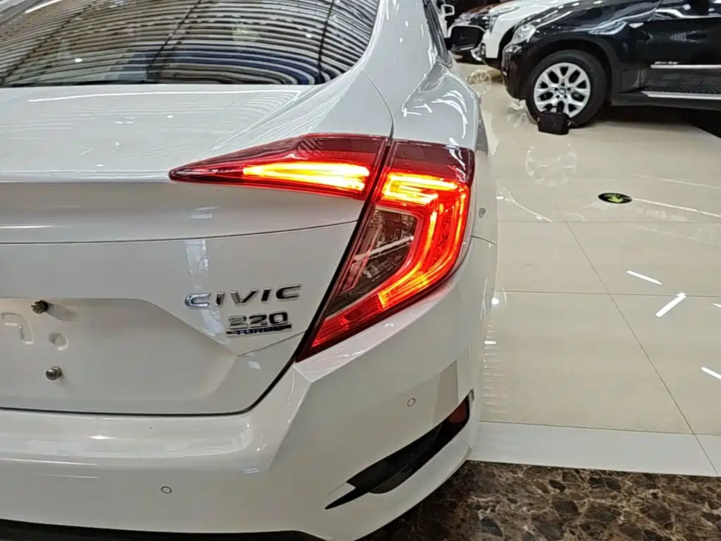 Honda Civic — фото 8