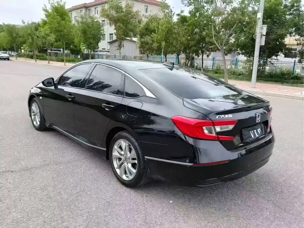 Honda Accord — фото 7