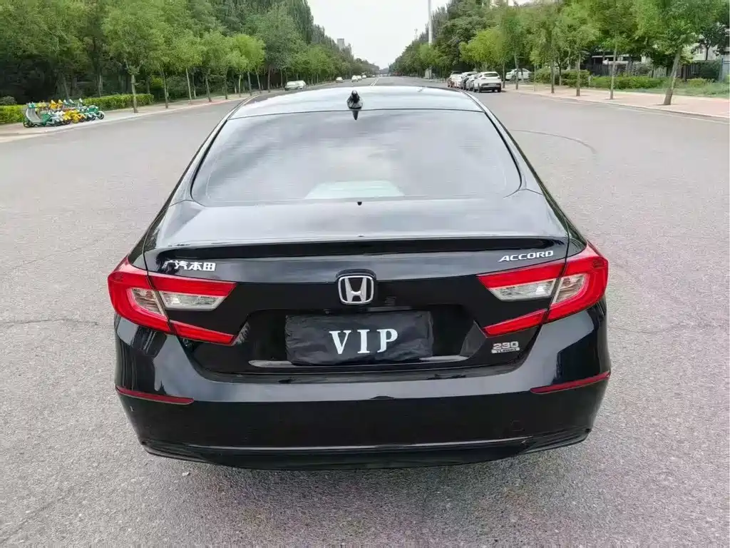 Honda Accord — фото 8