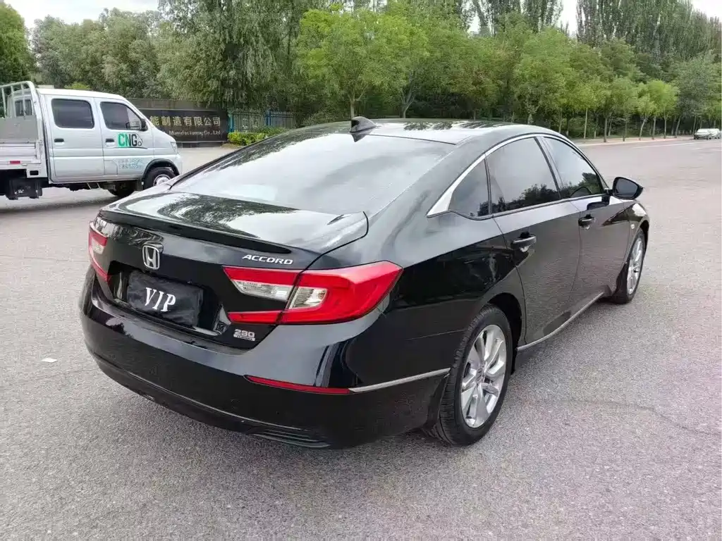 Honda Accord — фото 9