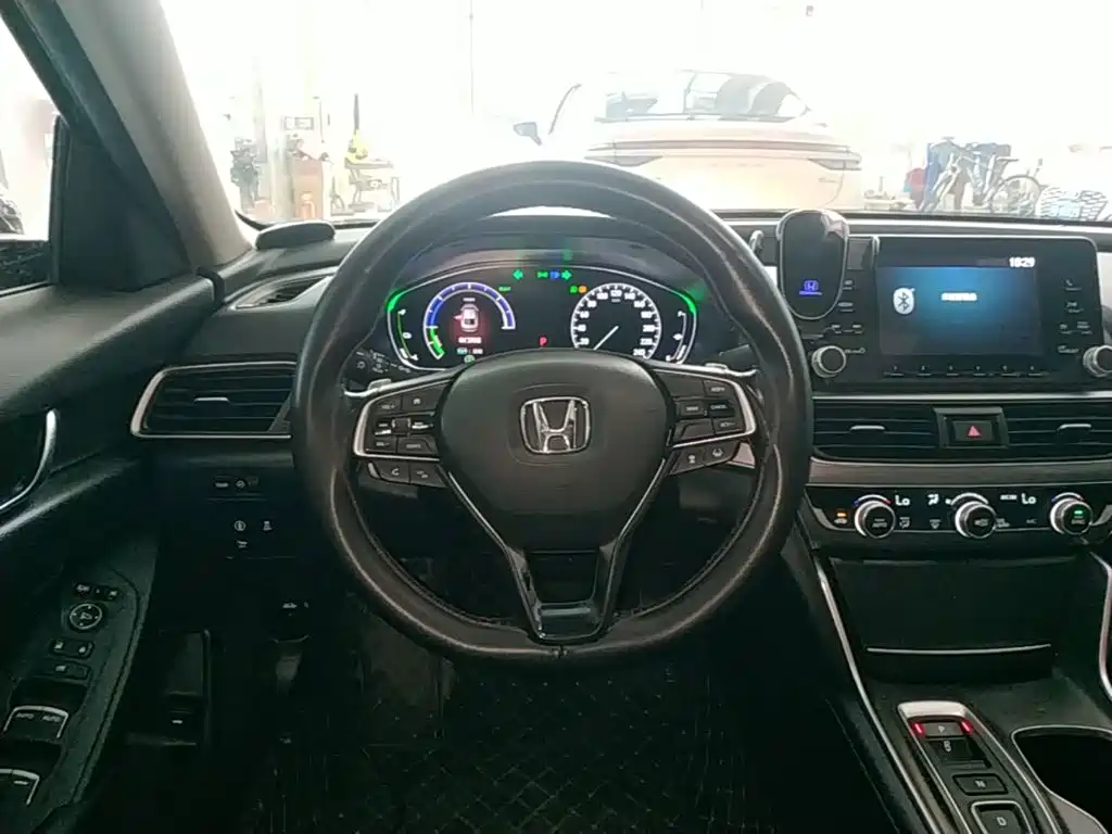 Honda Accord — фото 11
