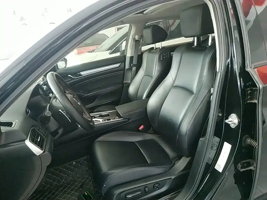 Honda Accord — фото 15