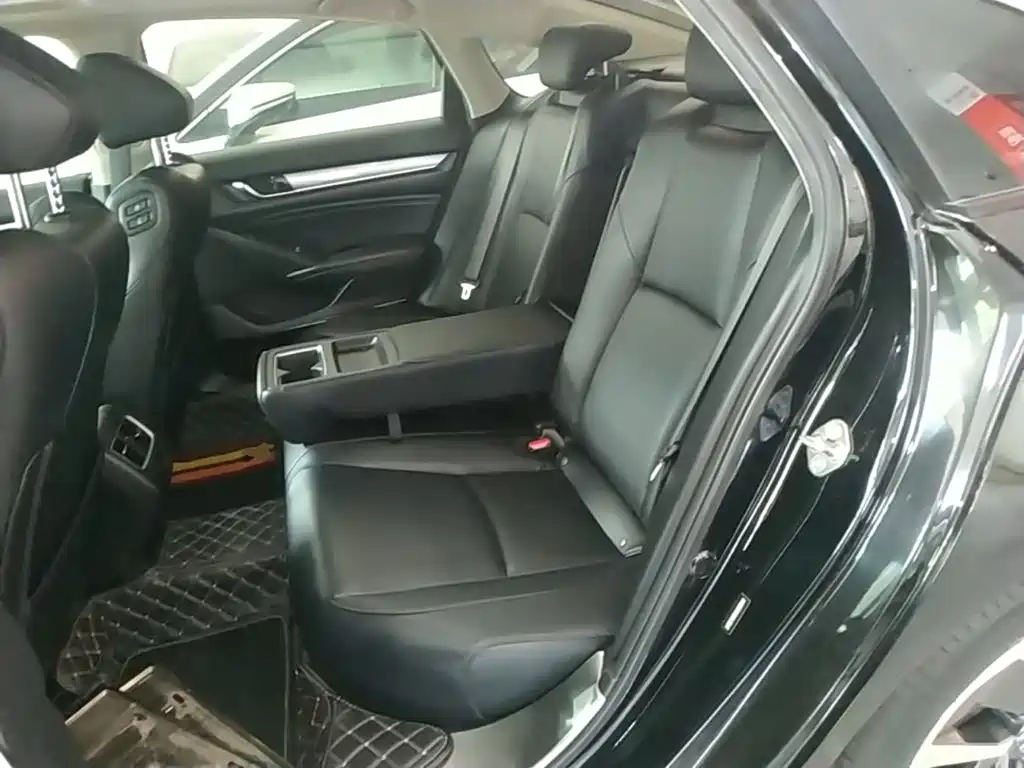 Honda Accord — фото 17
