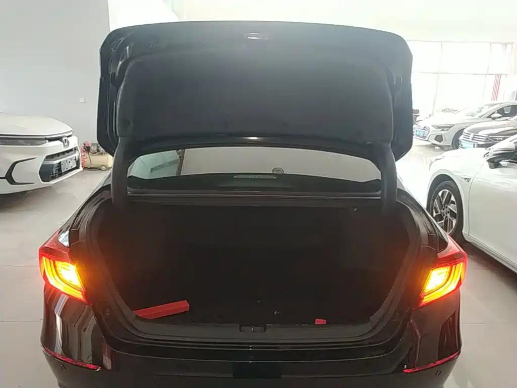 Honda Accord — фото 19