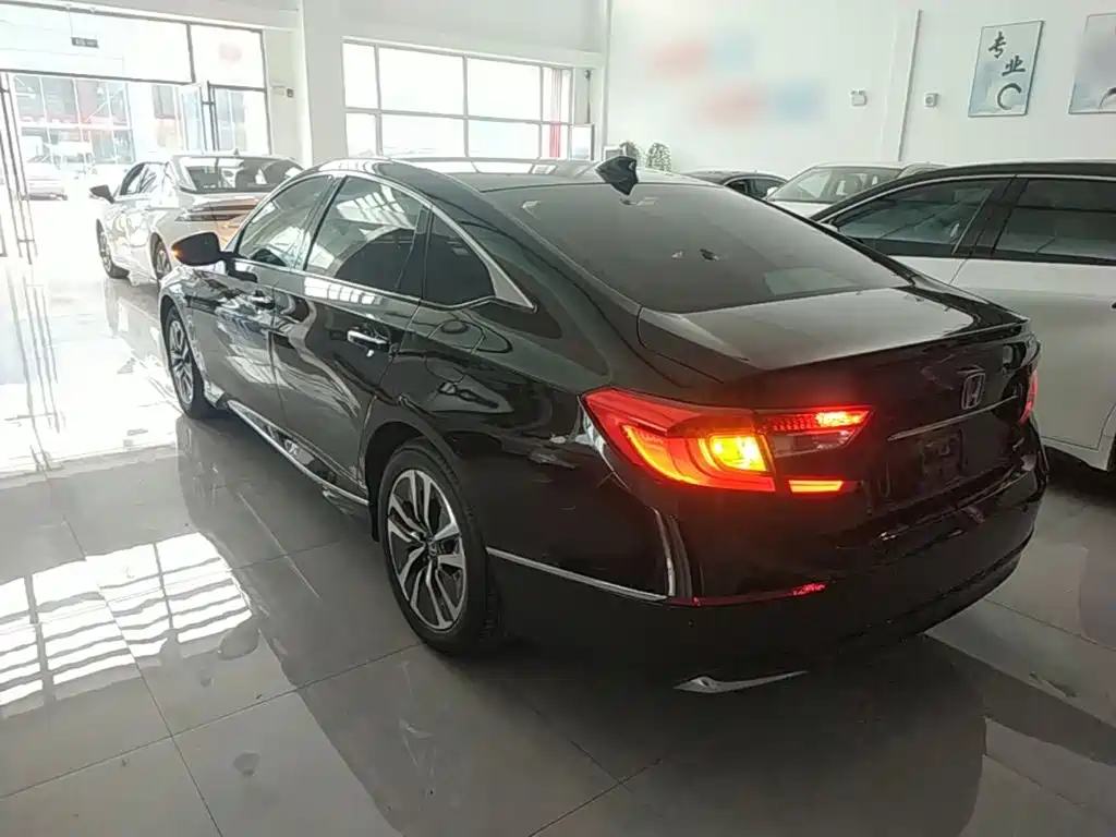 Honda Accord — фото 5