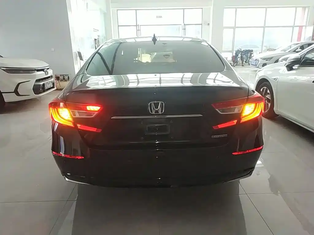 Honda Accord — фото 6