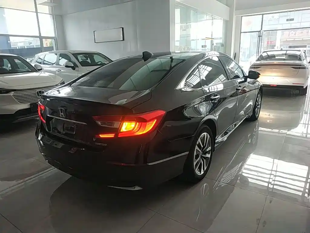 Honda Accord — фото 7