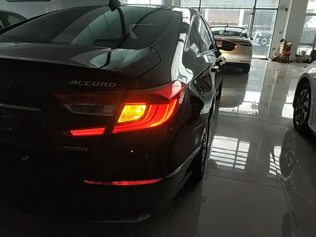 Honda Accord — фото 8
