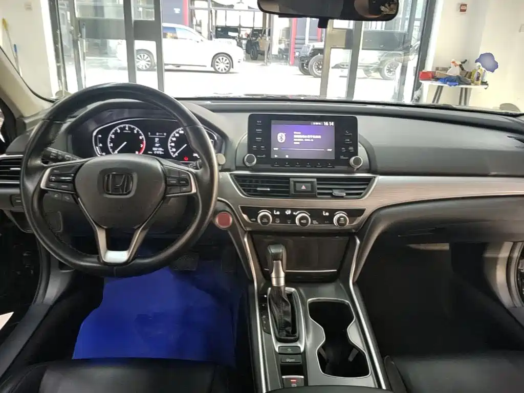 Honda Accord — фото 10