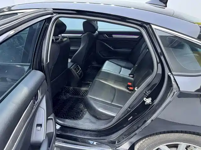 Honda Accord — фото 18