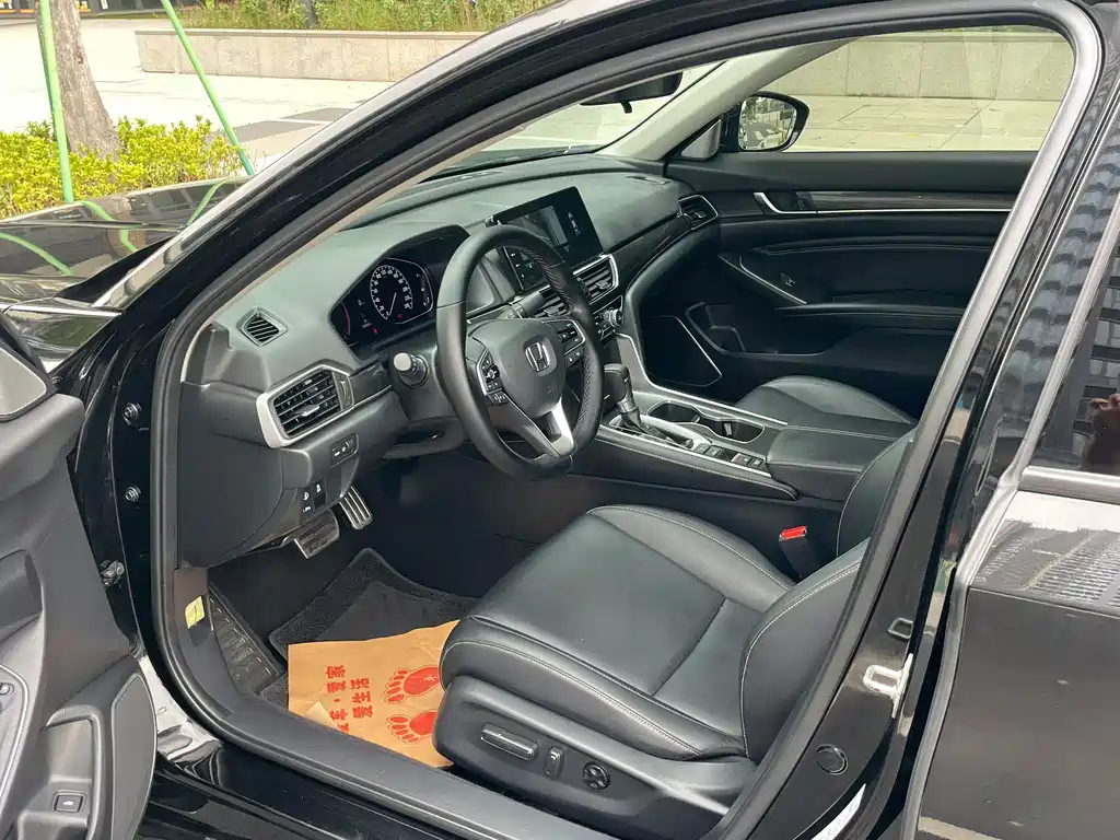 Honda Accord — фото 8
