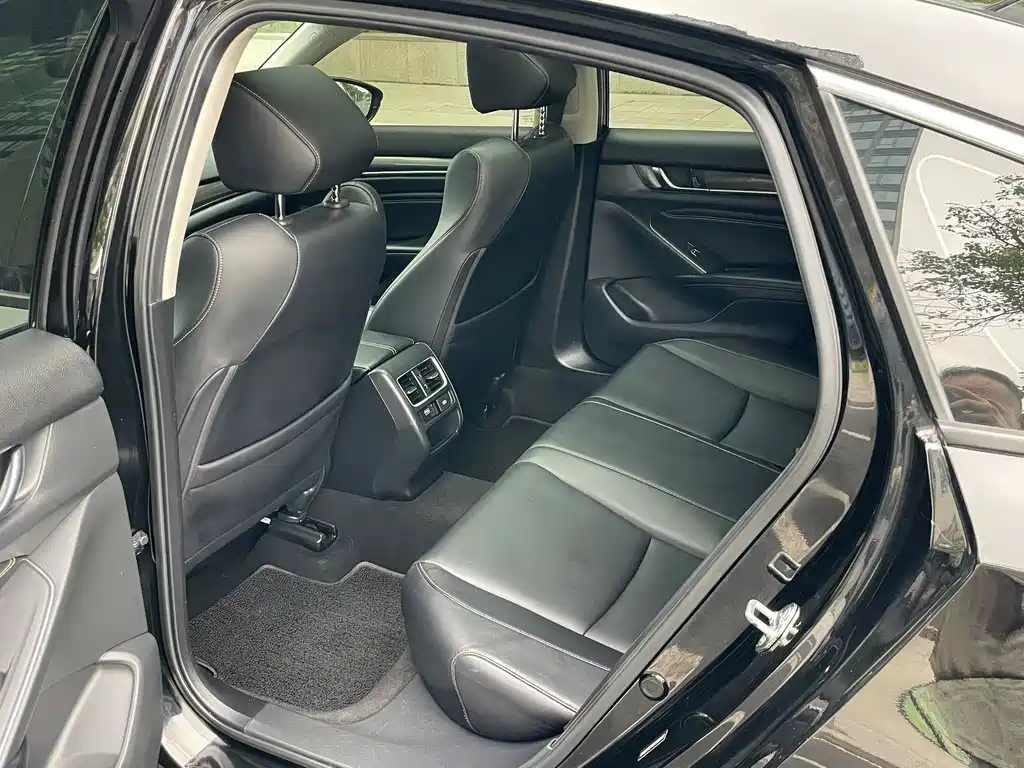 Honda Accord — фото 9