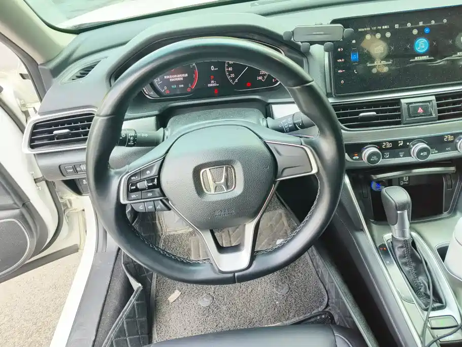 Honda Accord — фото 15