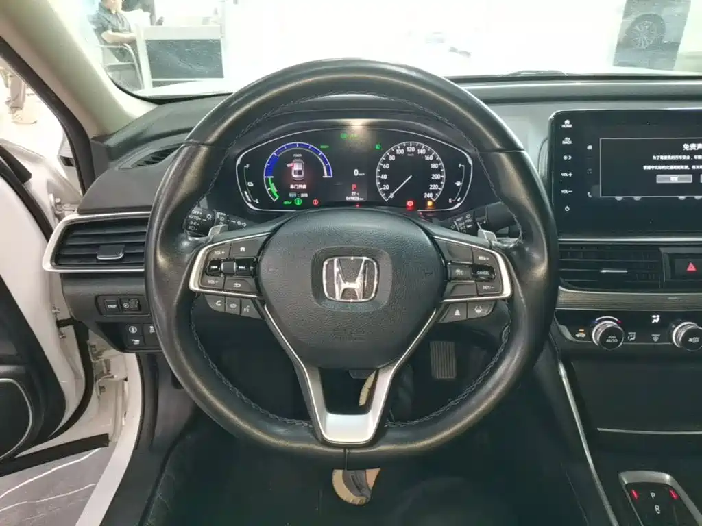 Honda Accord — фото 11