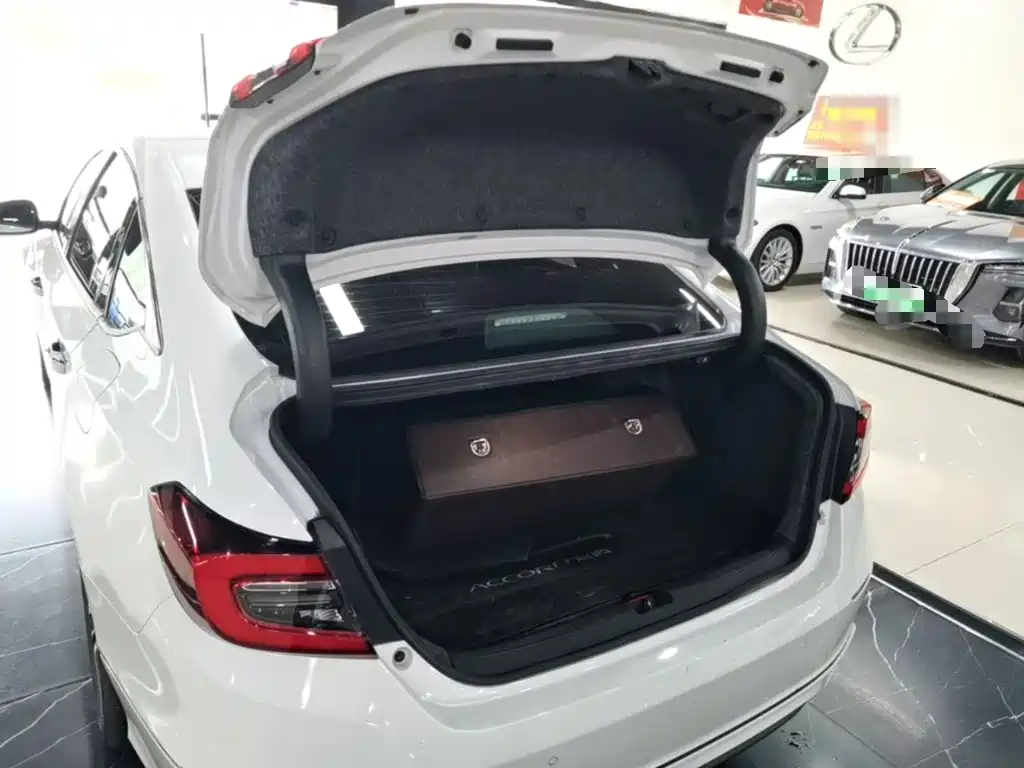 Honda Accord — фото 19