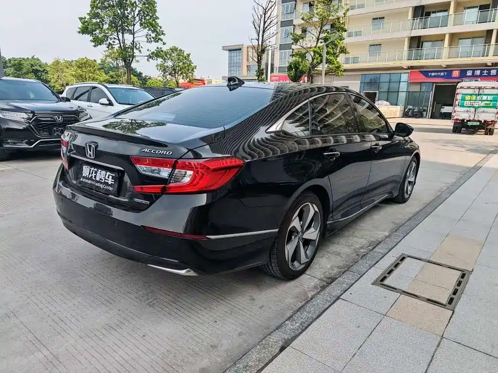 Honda Accord — фото 8