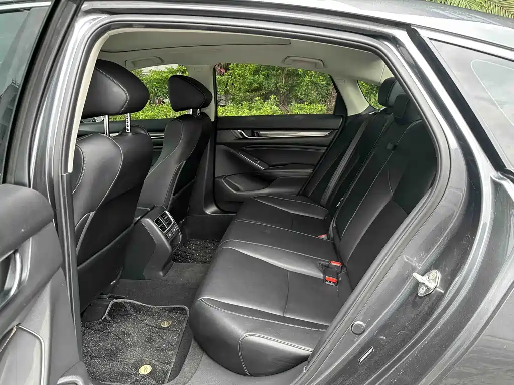 Honda Accord — фото 9