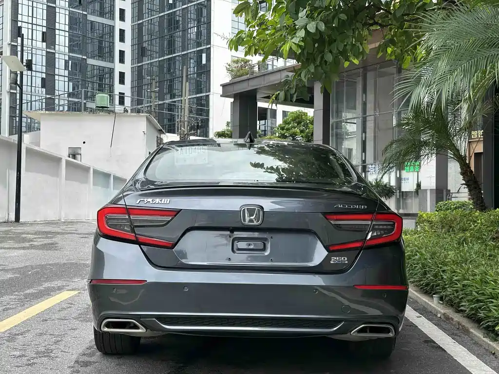 Honda Accord — фото 10