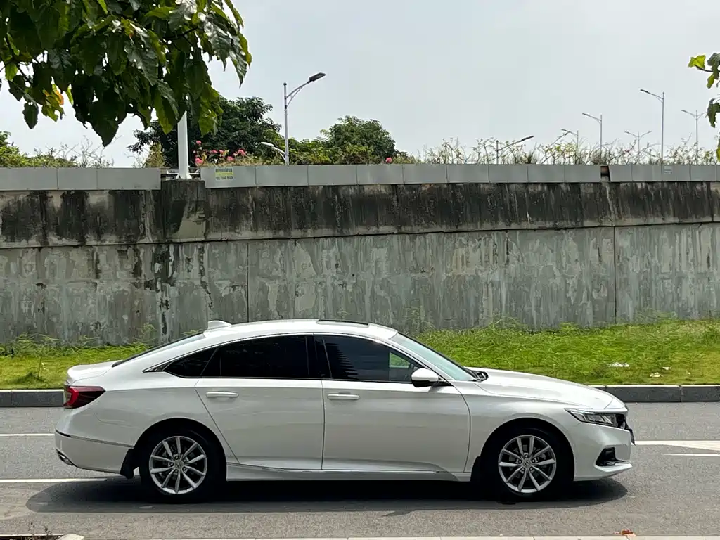 Honda Accord — фото 8