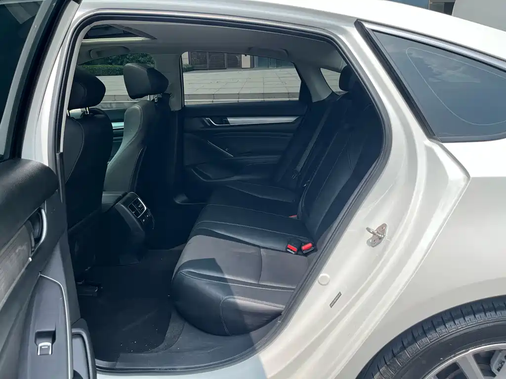 Honda Accord — фото 10