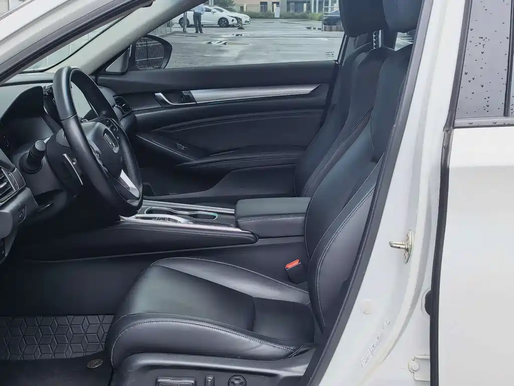 Honda Accord — фото 10
