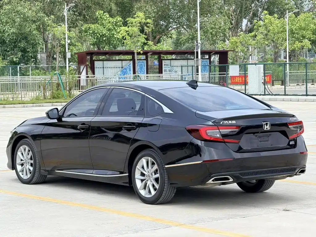 Honda Accord — фото 6