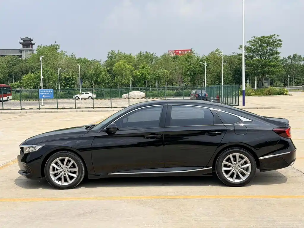 Honda Accord — фото 8