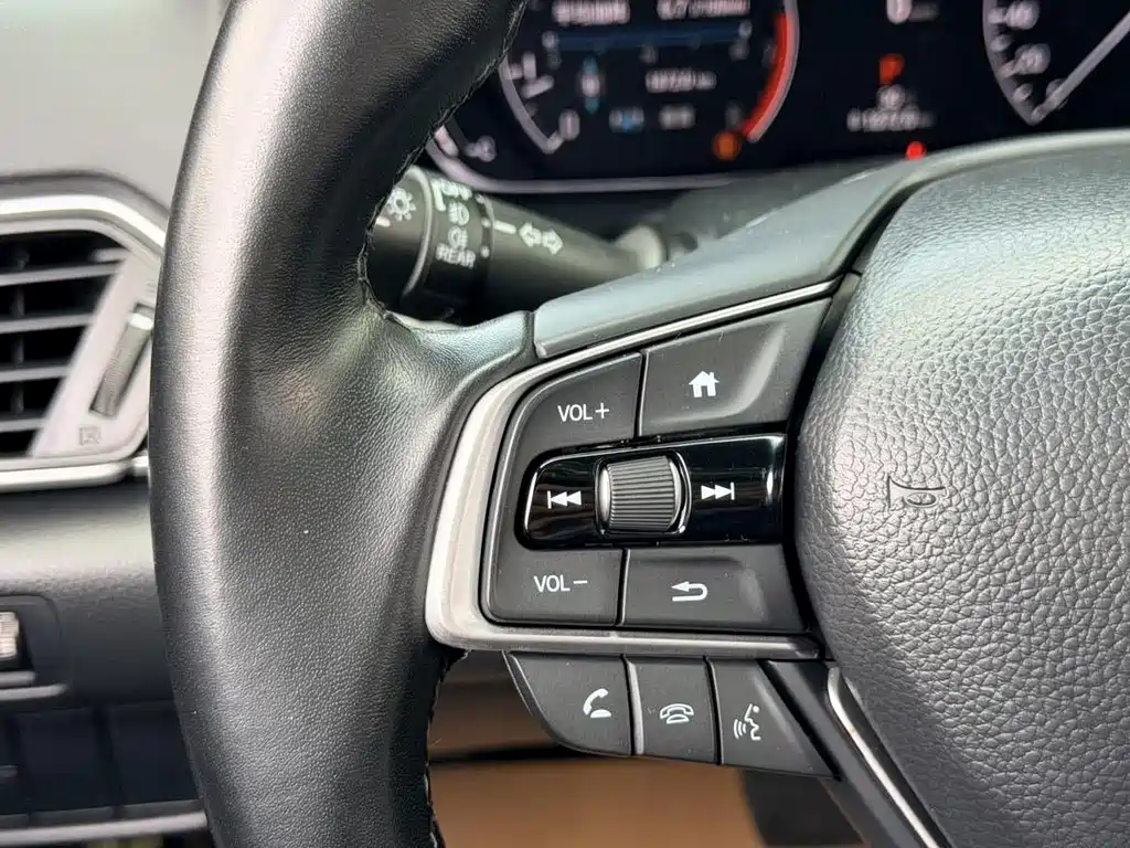Honda Accord — фото 10