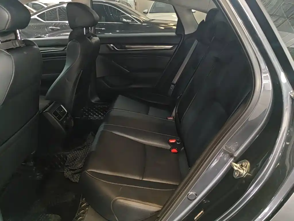 Honda Accord — фото 17
