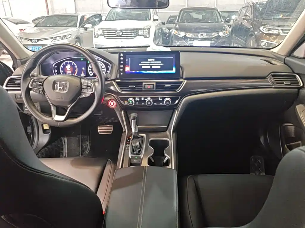 Honda Accord — фото 10