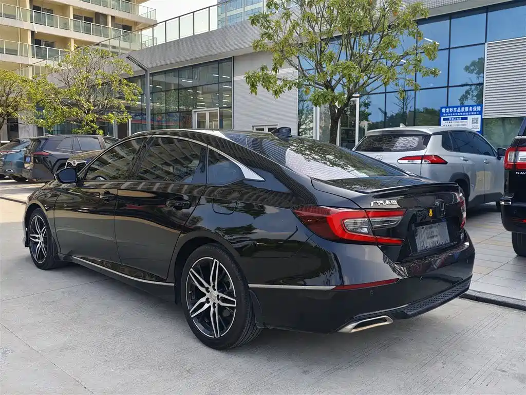 Honda Accord — фото 9