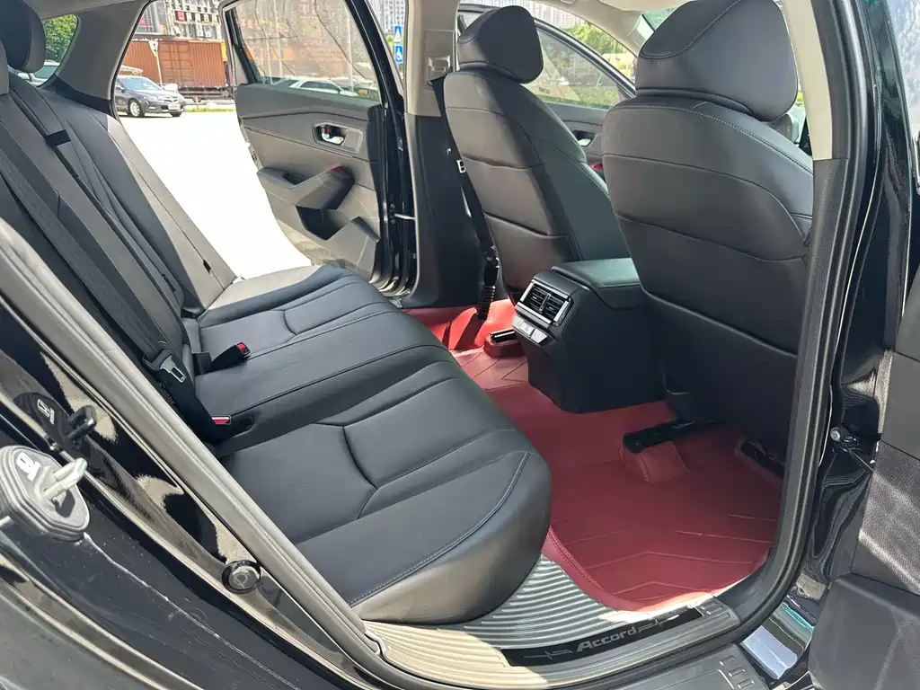 Honda Accord — фото 10