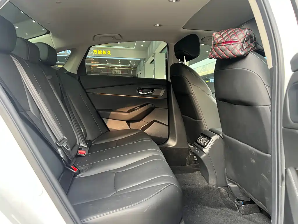 Honda Accord — фото 10