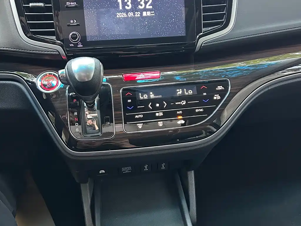 Honda Odyssey — фото 10