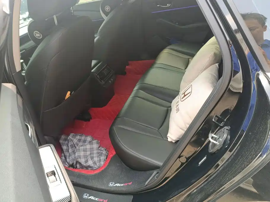Honda Accord — фото 11