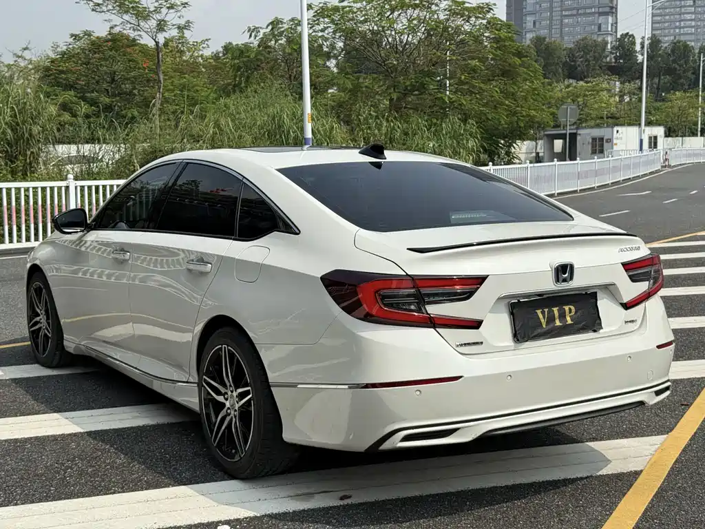 Honda Accord — фото 10