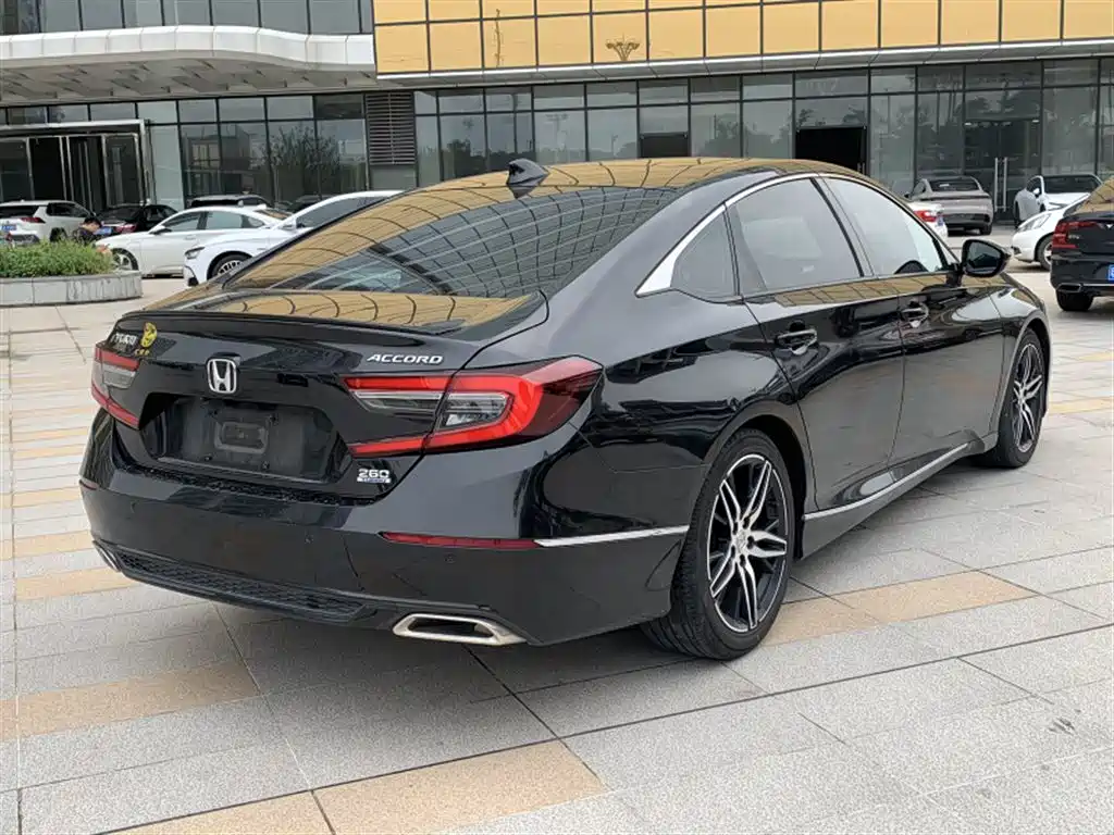Honda Accord — фото 7