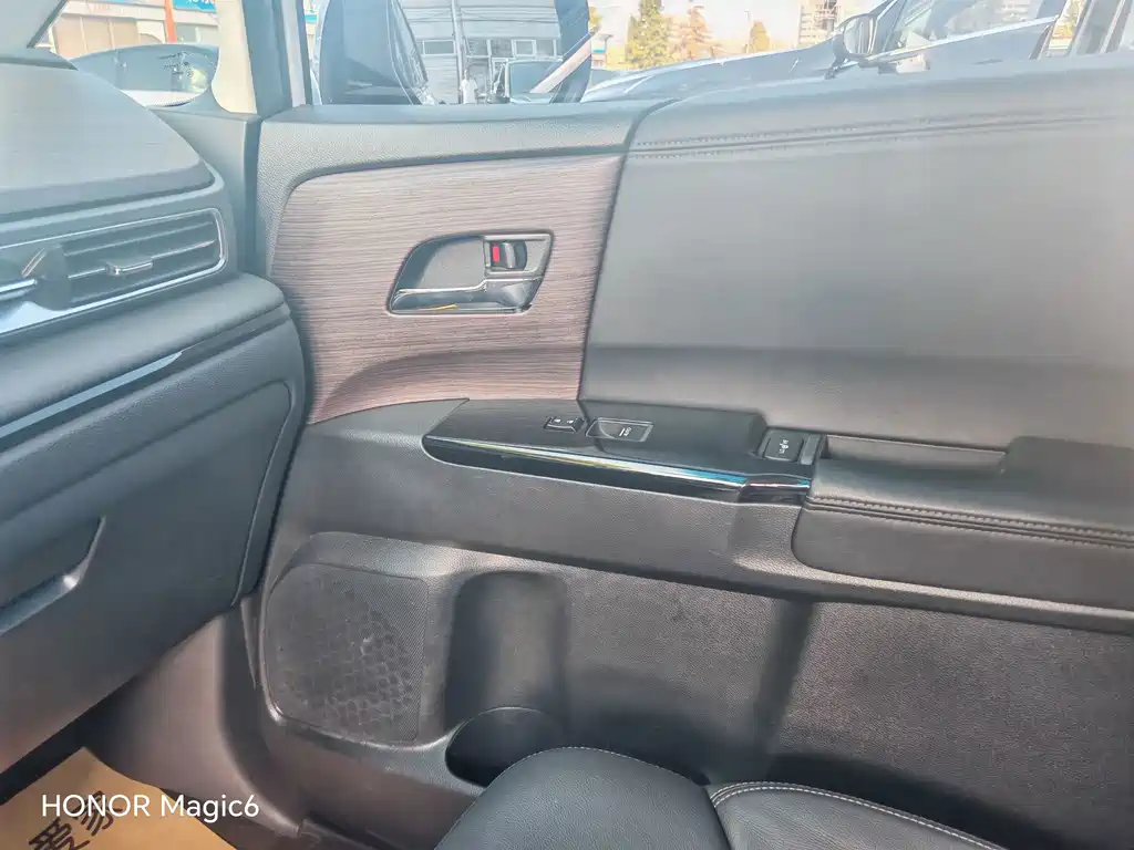 Honda Odyssey — фото 14
