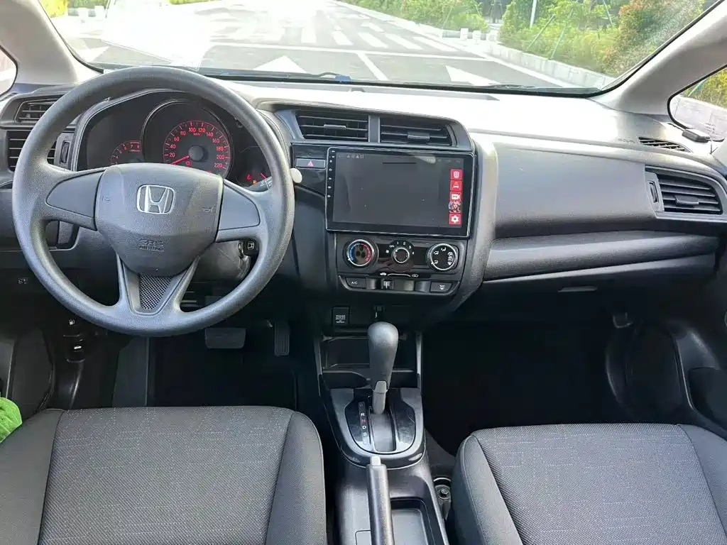 Honda Fit — фото 5