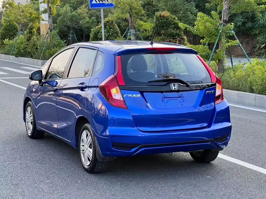 Honda Fit — фото 7