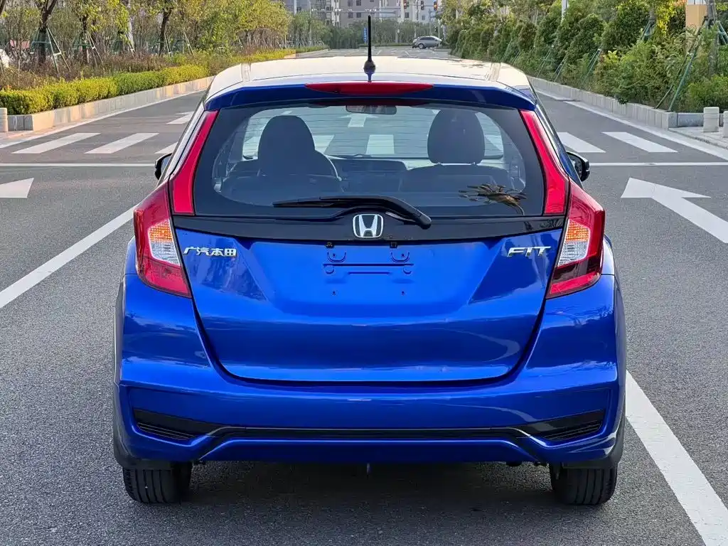 Honda Fit — фото 8