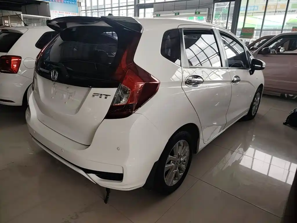 Honda Fit — фото 7