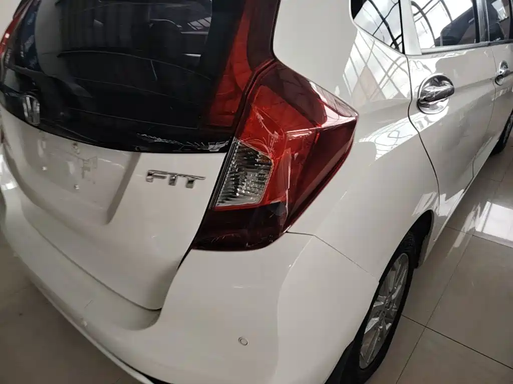 Honda Fit — фото 8