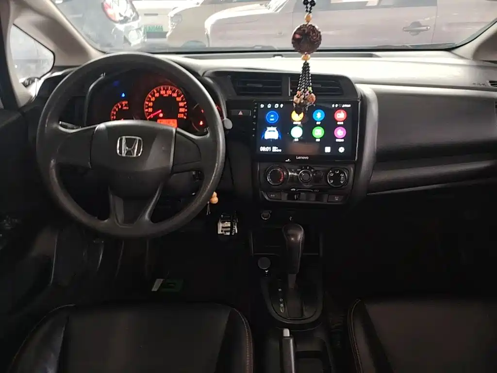 Honda Fit — фото 10