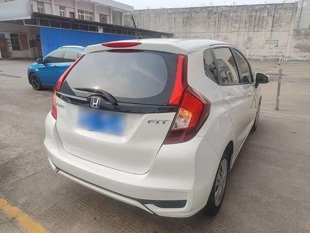 Honda Fit — фото 7